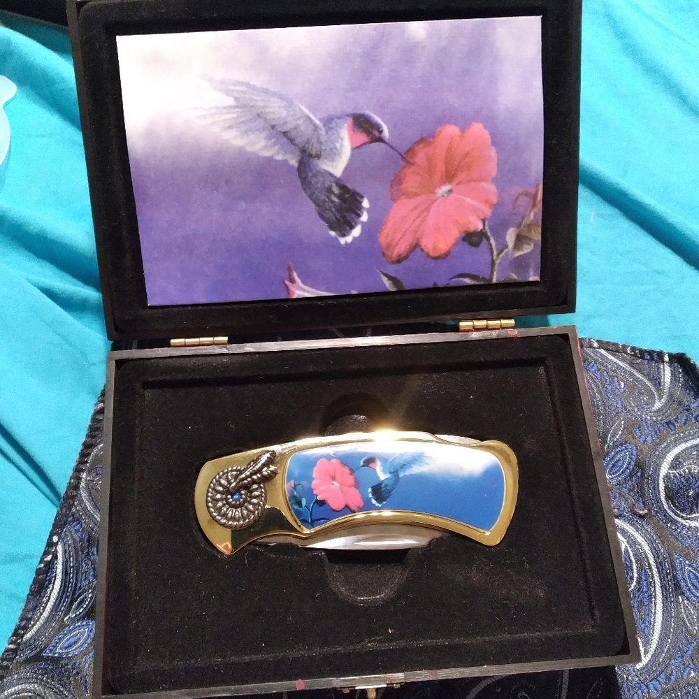 6 inch retractable hummingbird knife